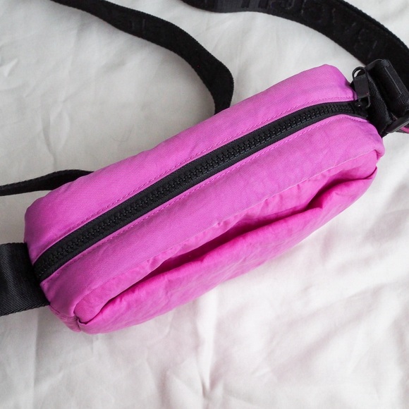 BAGGU Camera Crossbody bag in Extra Pink - Picture 3 of 5